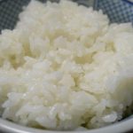 Faites attention à la date de péremption du riz emballé ! Peut-être que beaucoup de gens ont été conservés comme aliment d'urgence ?